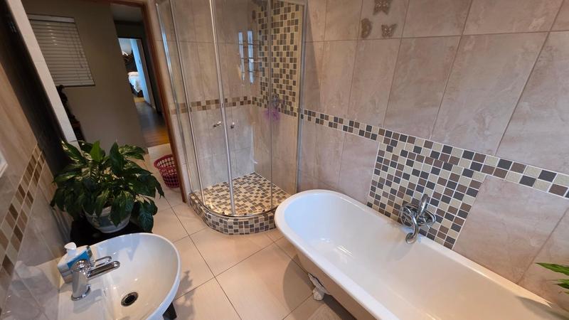 3 Bedroom Property for Sale in Reebok Western Cape